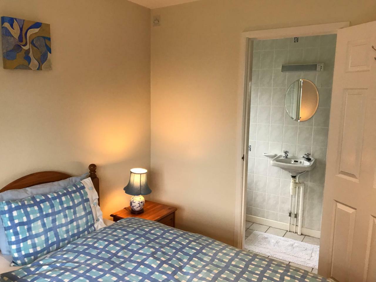 Barnfield Bed And Breakfast Downton  ภายนอก รูปภาพ